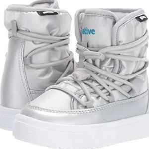 Native Chamomix Snow boot- Silver/White size C8 Toddler